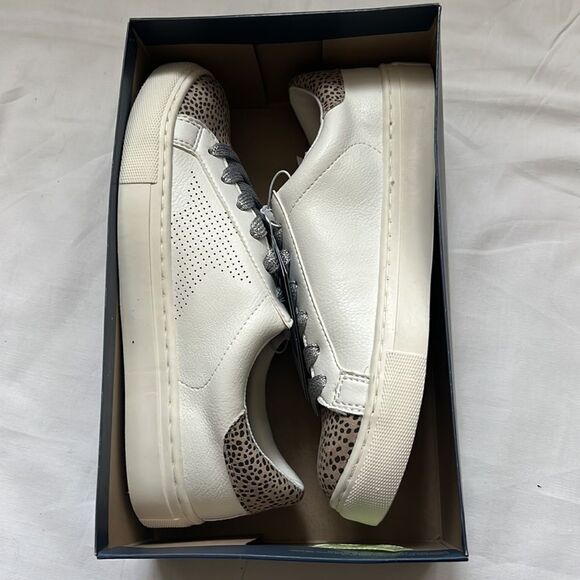 𝅺⭐️nwt Universal Thread Cadey Sneakers⭐️ - Picture 2 of 6